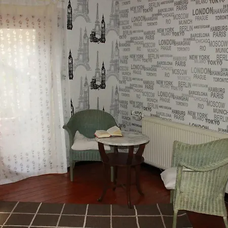 Schraeges Haus Nyaraló