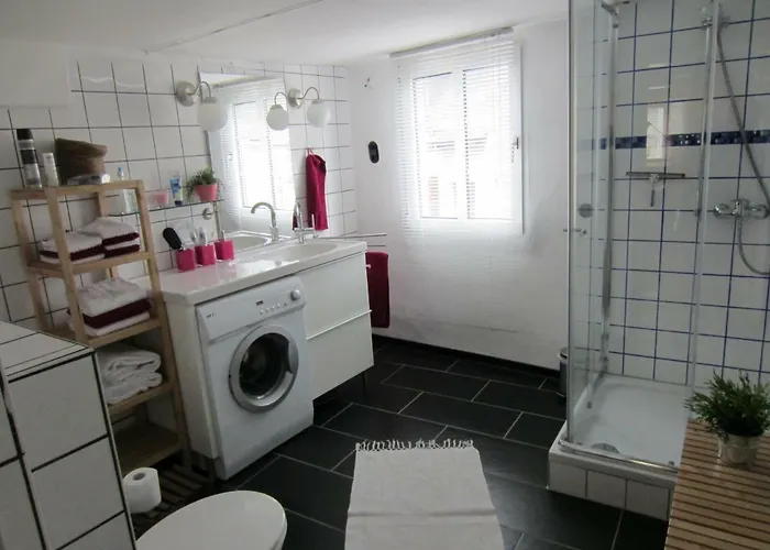 Schraeges Haus Casa de Férias